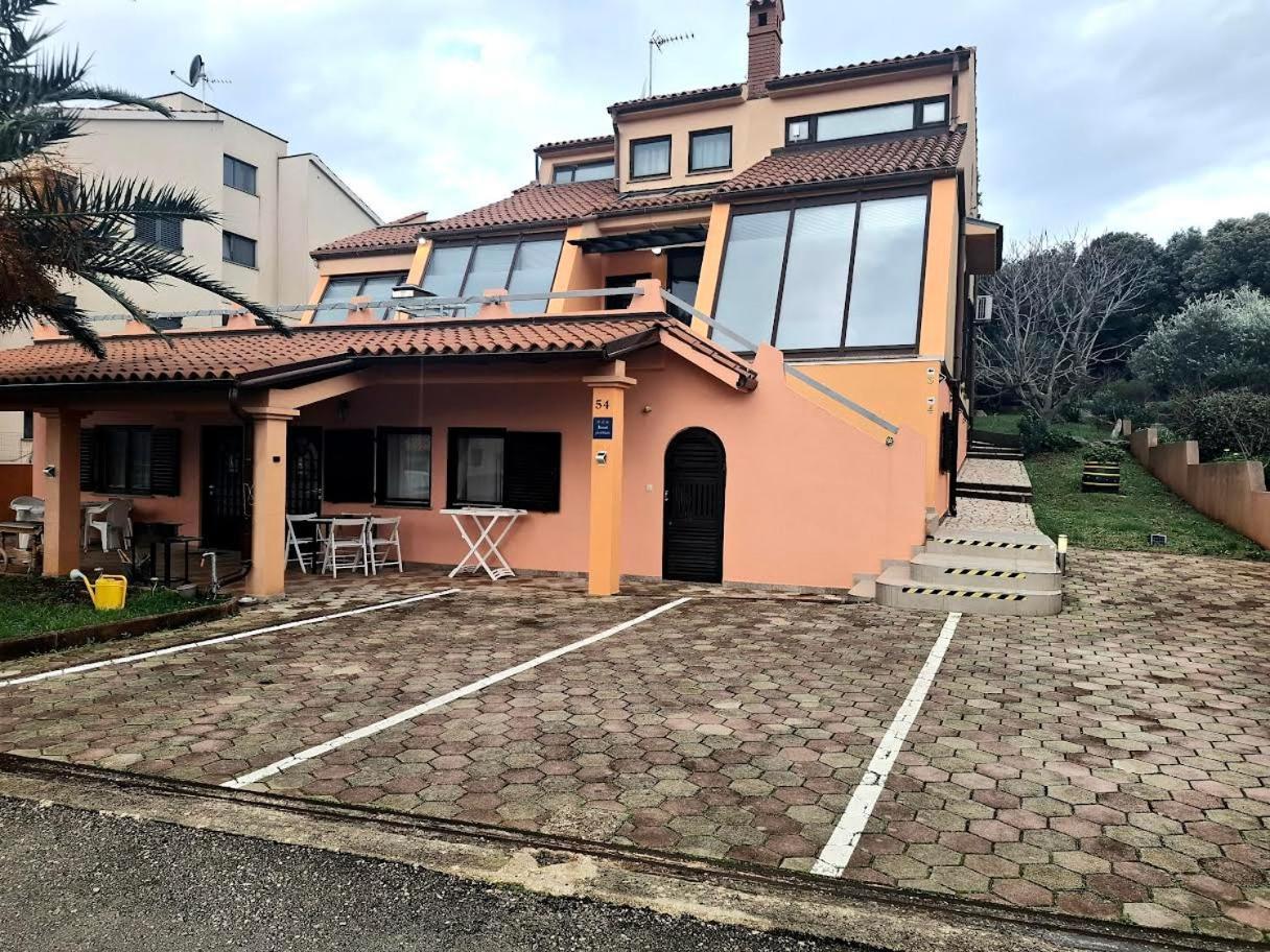 Apartmani Delas 2 프예스차나 우발라 외부 사진